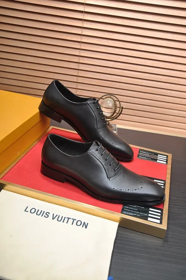 Black Leather Closed-Lace Oxford-Style Brogue 6