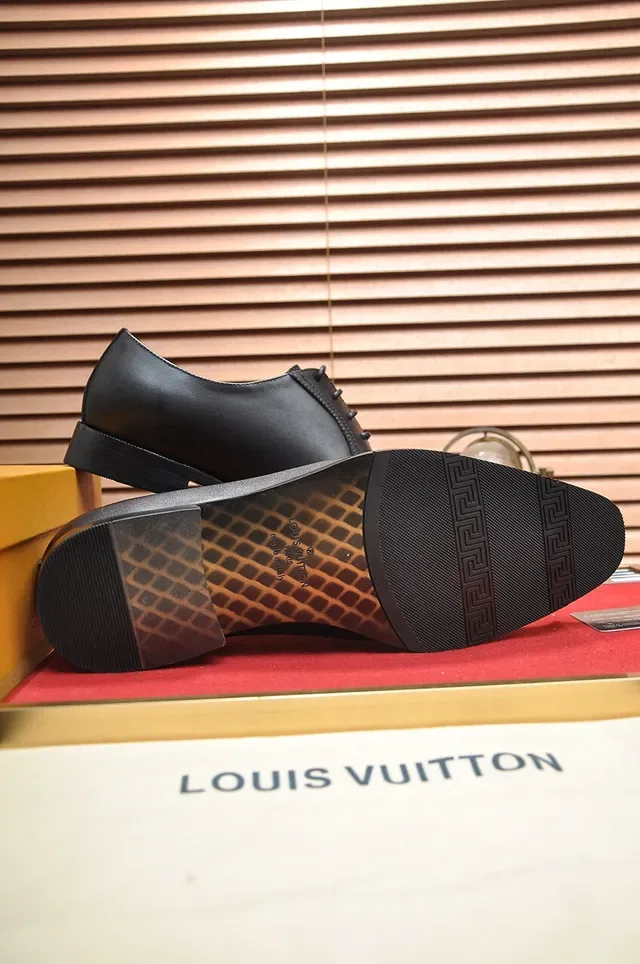 Black Leather Closed-Lace Oxford-Style Brogue 7