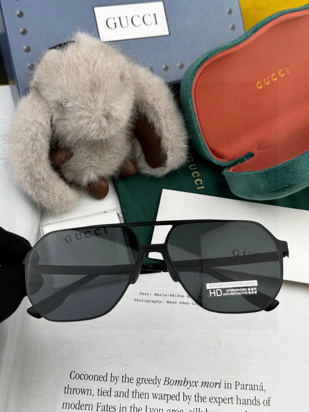 Black Oversized Aviator-Inspired Sunglasses 5