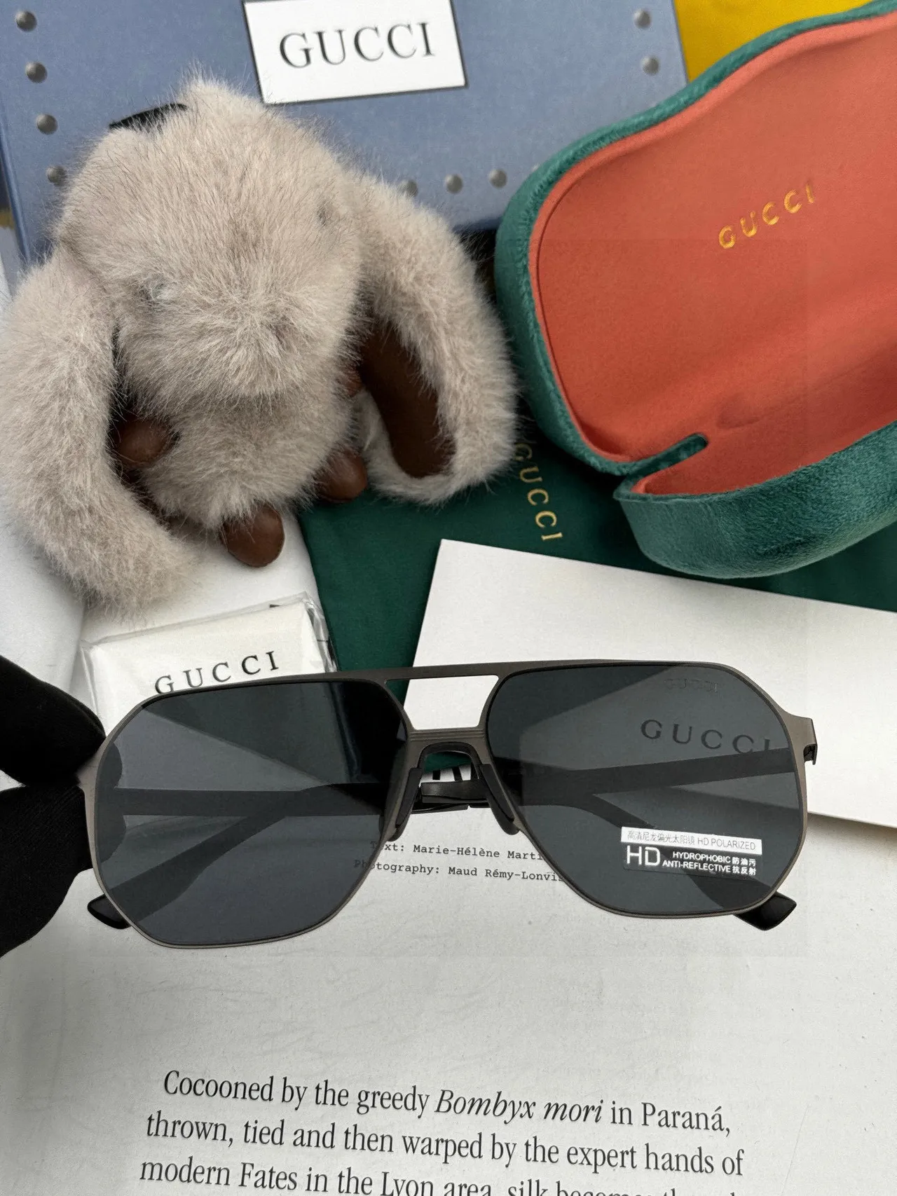 Black Oversized Aviator-Inspired Sunglasses 7