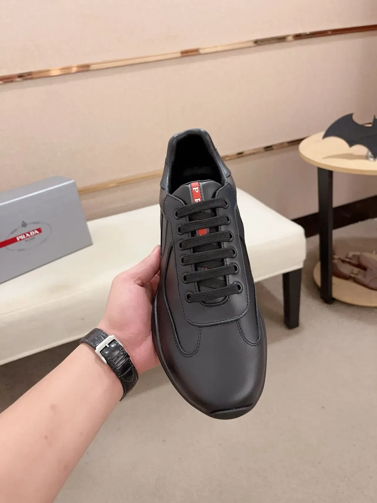Tênis Lifestyle Preto Vermelho Couro Liso Sola de Borracha Esculpida 5