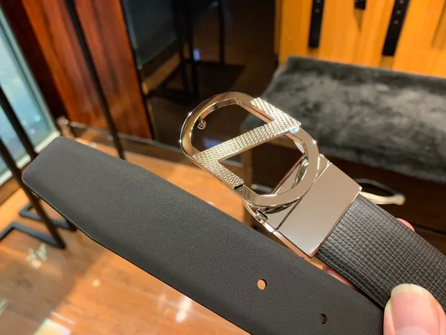 Black Textured Strap Reversible Silver-Tone Buckle Leather Belt 8