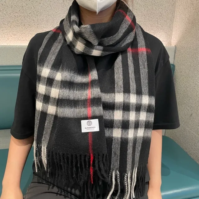 Black White Gray Plaid Fringed Cashmere Scarf 2