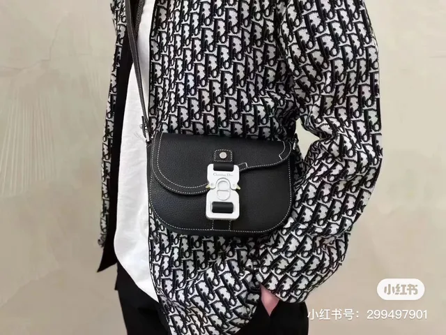 Black White Pebbled Leather Contrast Topstitching Saddle Bag 14