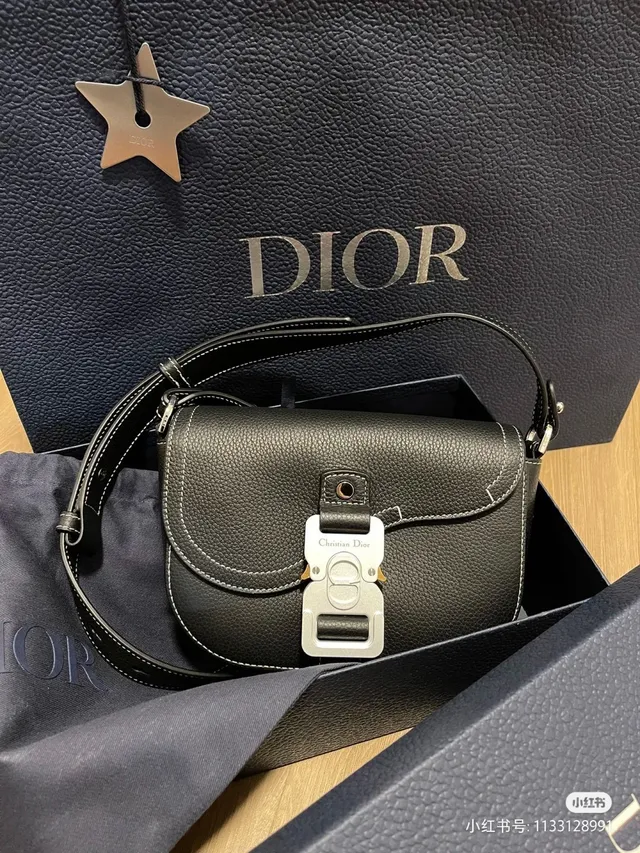 Black White Pebbled Leather Contrast Topstitching Saddle Bag 16