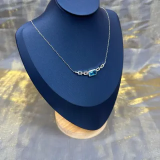 Collier de maillons avec gemmes rectangulaires bleues Pavé