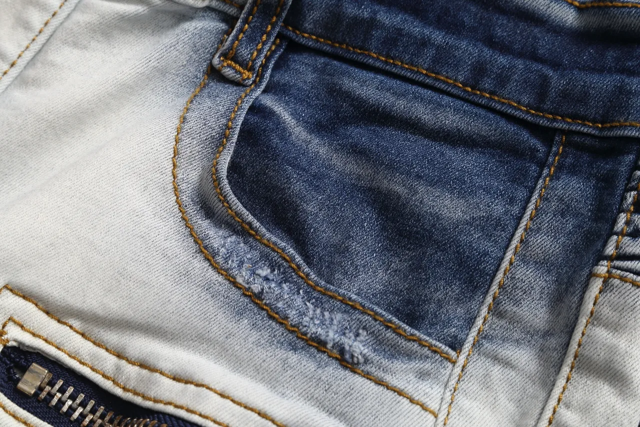 Blue White Light-Wash Denim Zippered Thigh Pockets Shorts 13