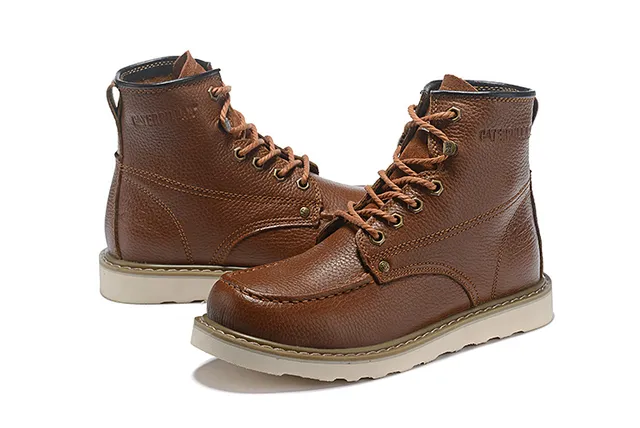 Botas de tornozelo em couro marrom bege texturizado com olhais metálicos 10