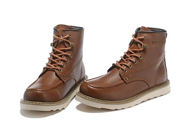 Botas de tornozelo em couro marrom bege texturizado com olhais metálicos 11
