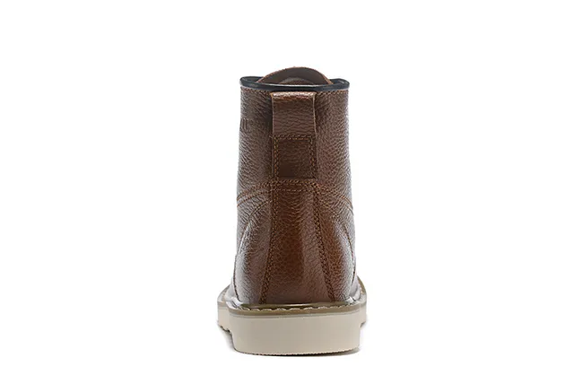 Botas de tornozelo em couro marrom bege texturizado com olhais metálicos 12