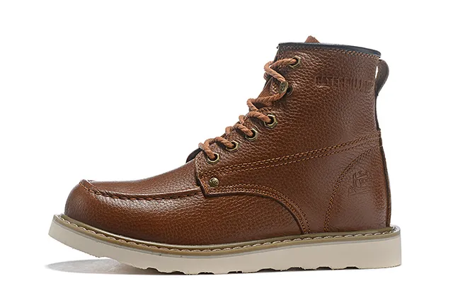 Botas de tornozelo em couro marrom bege texturizado com olhais metálicos 13