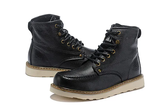 Botas de tornozelo em couro marrom bege texturizado com olhais metálicos 21