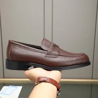 棕黑粒面皮革金属饰板细节乐福鞋