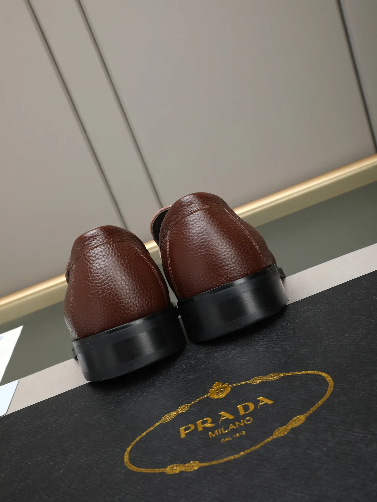 Brown Black Pebbled Leather Metal Plaque Detail Loafer 3