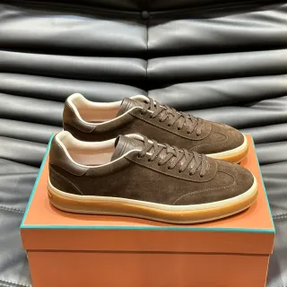 أحذية رياضية أسلوب حياة بنية من الصوف والجلد مع أربطة