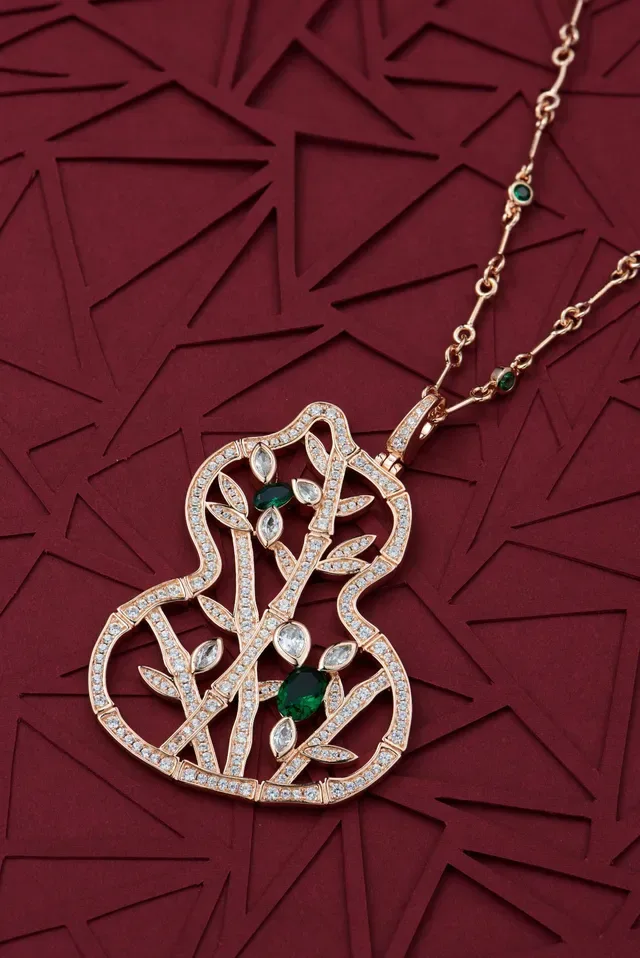 Burgundy Green Openwork Leaf Motif Pavé-Set White Stones Necklace 4