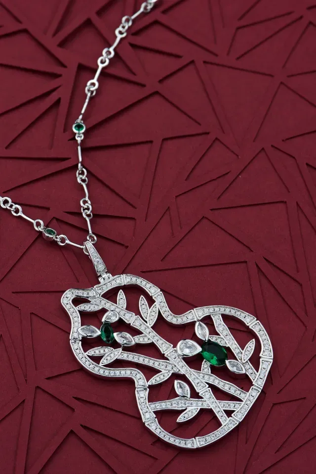 Burgundy Green Openwork Leaf Motif Pavé-Set White Stones Necklace 7