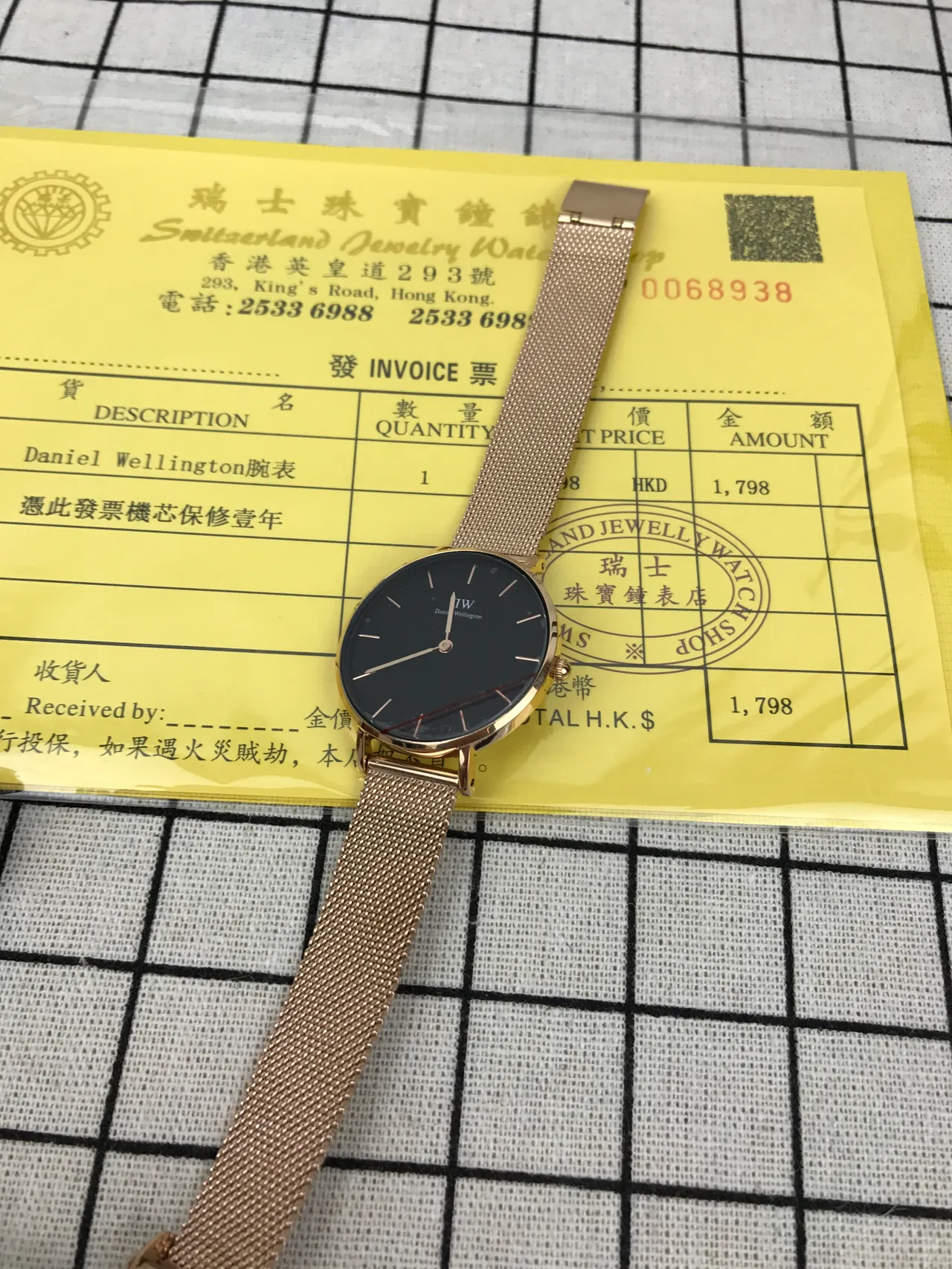 Daniel Wellington Montre Quartz Minimaliste Bracelet Maille Noir et Or Classique 2