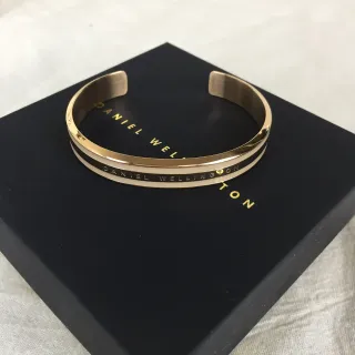 Daniel Wellington Classic Cuff Oro Negro Metal Cepillado Banda Doble Pulsera