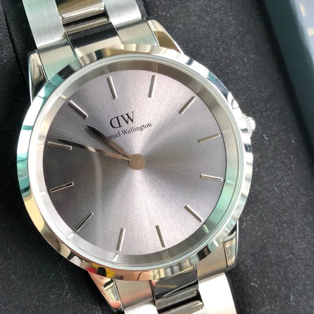 Daniel Wellington Classic Petite Silver Sunray Dial Quartz Watch 6