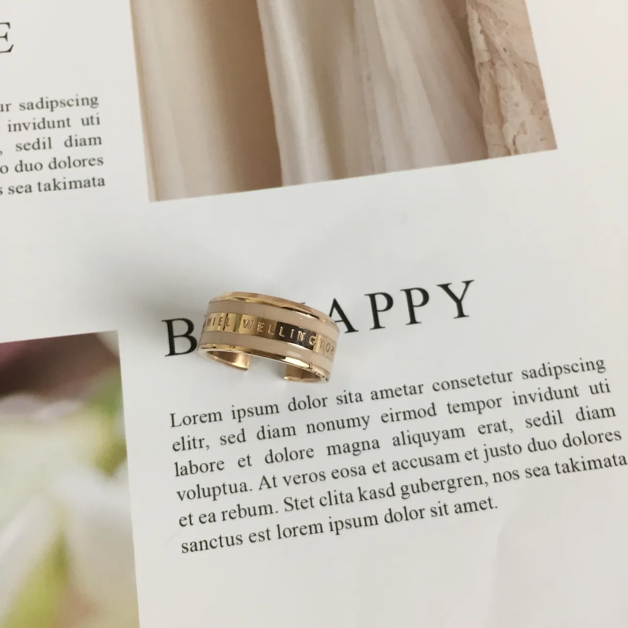Daniel Wellington Logo Enamel Ring Gold and White Rings 4