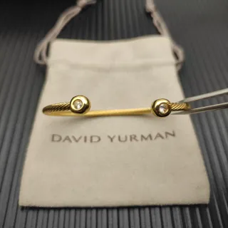 Pulsera David Yurman Cable Twist en tono dorado con piedras engarzadas en bisel