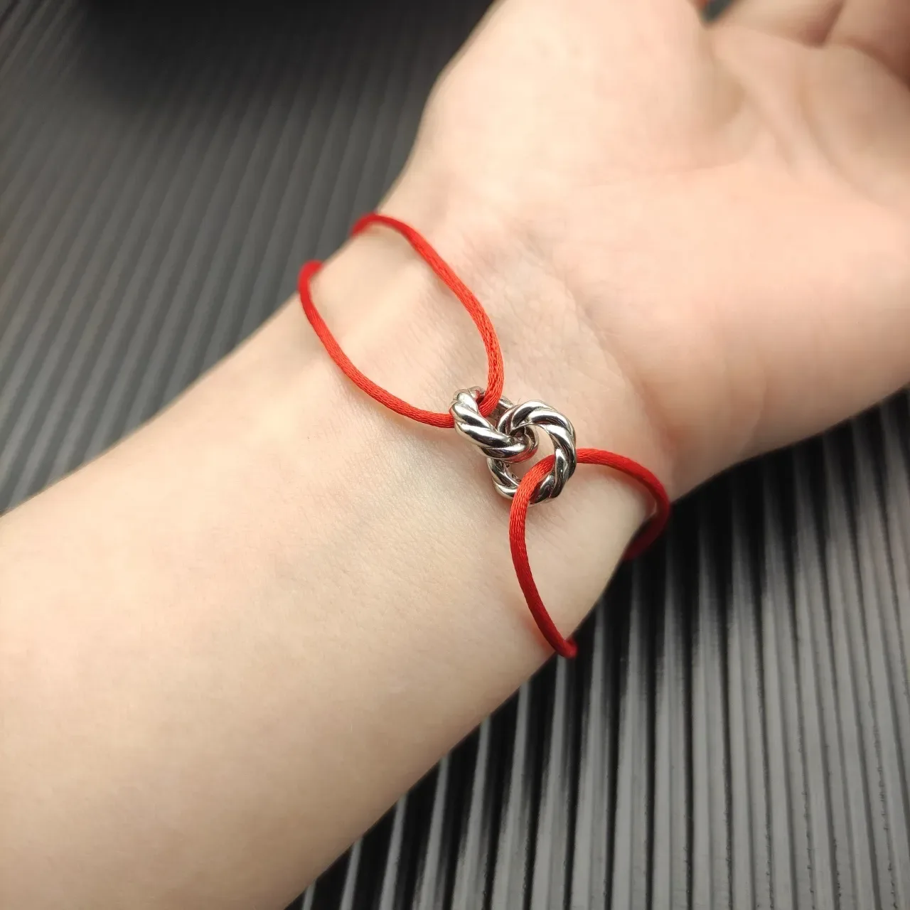 David Yurman Infinity Knot Red Silver Silk-Like Cord Polished Charm Bracelet 9