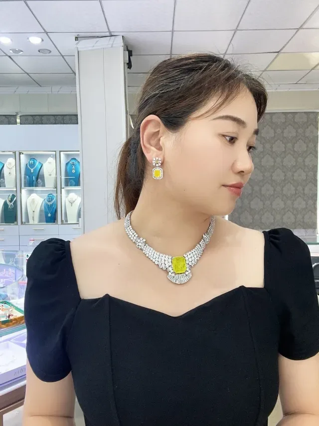 Emerald-Cut Green Stone and Pavé Diamond Collar Necklace 5