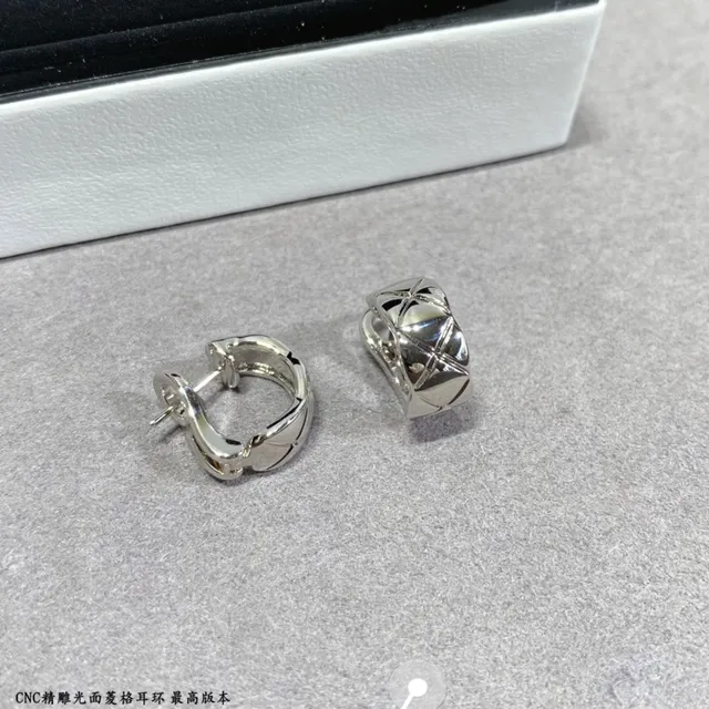 Faceted Geometric Silver-Tone Rectangular Hoop Earring 4