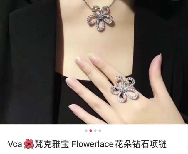 Flower-Shaped Pavé Stone Pendant Necklace 2