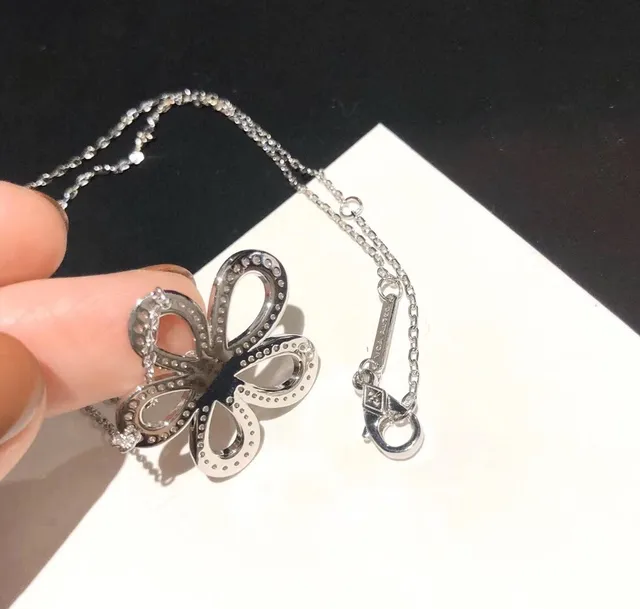 Flower-Shaped Pavé Stone Pendant Necklace 4