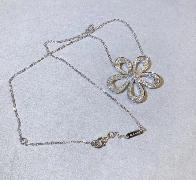 Flower-Shaped Pavé Stone Pendant Necklace 5