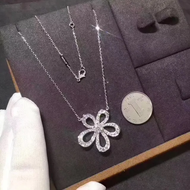 Flower-Shaped Pavé Stone Pendant Necklace 6