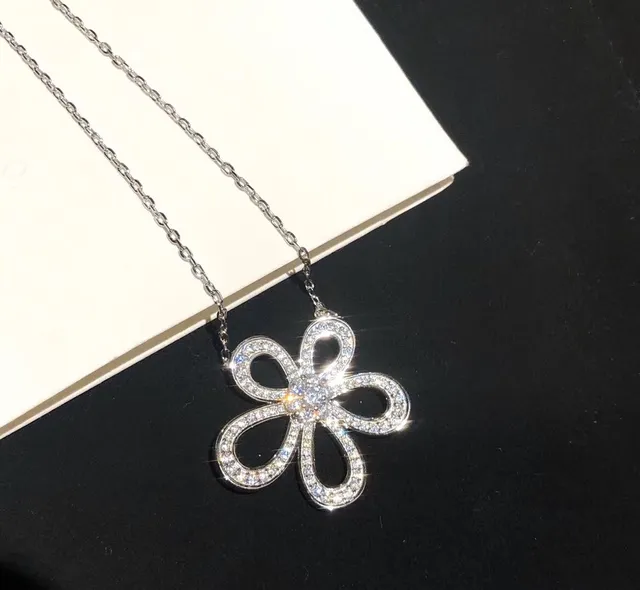 Flower-Shaped Pavé Stone Pendant Necklace 9
