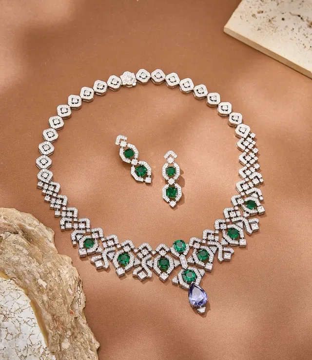 Colar com pingente geométrico lattice de esmeralda e tanzanite 4