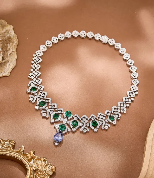 Colar com pingente geométrico lattice de esmeralda e tanzanite 6