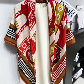 Geometric Print Double-Faced Brown Trim Shawl