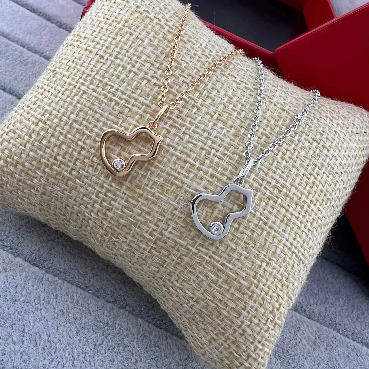 Gold and Silver Tone Openwork Heart Pendant Necklaces 5