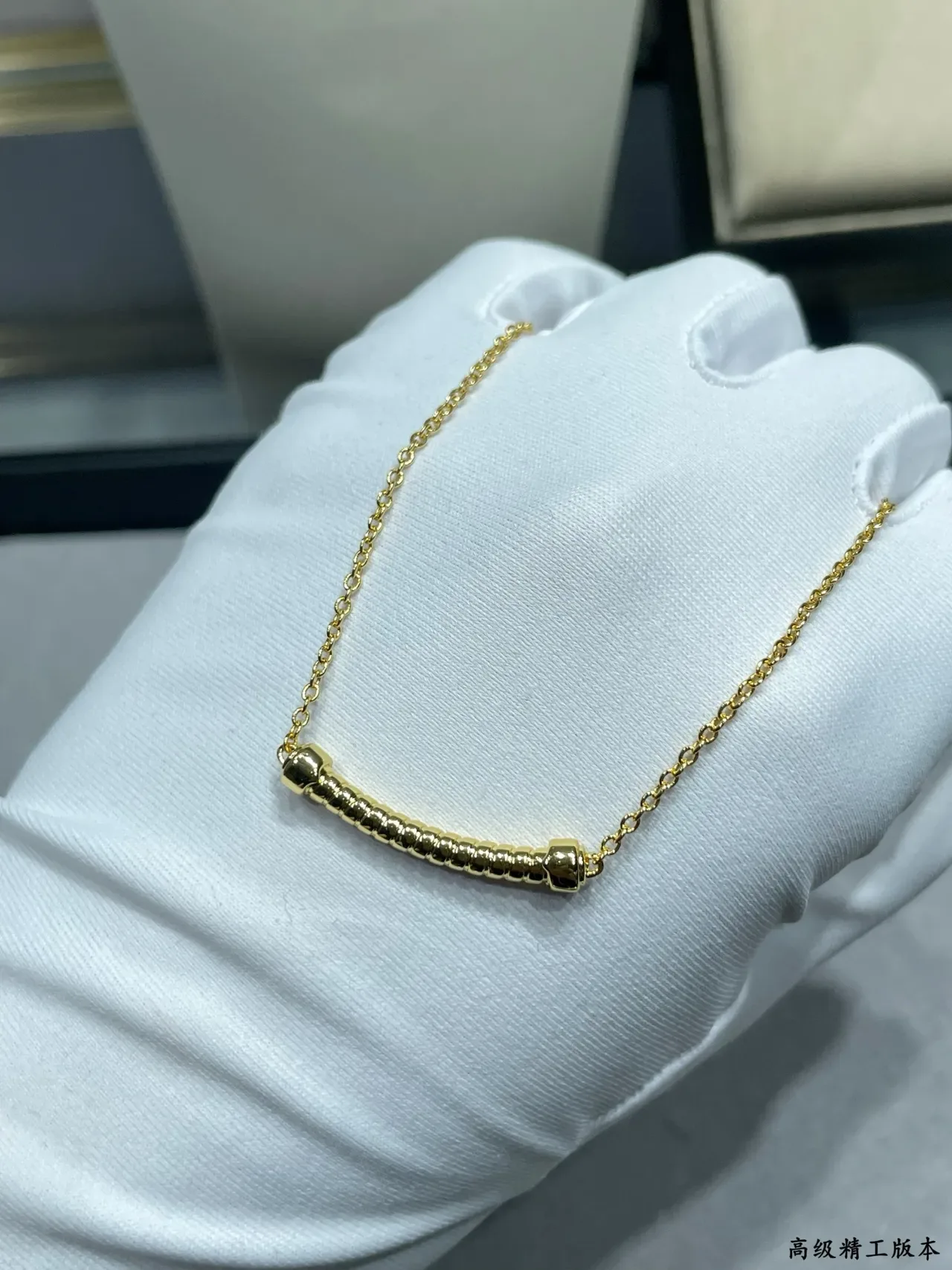 Gold Chain Horizontal Textured Bar Pendant Necklace 4