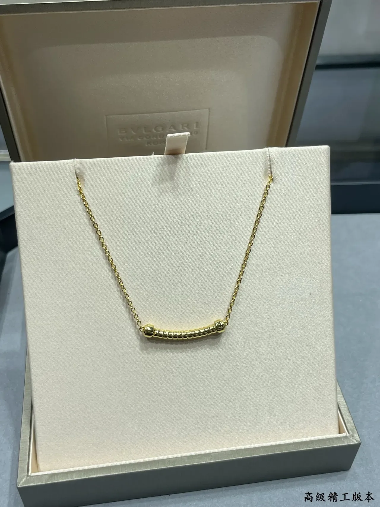Gold Chain Horizontal Textured Bar Pendant Necklace 8