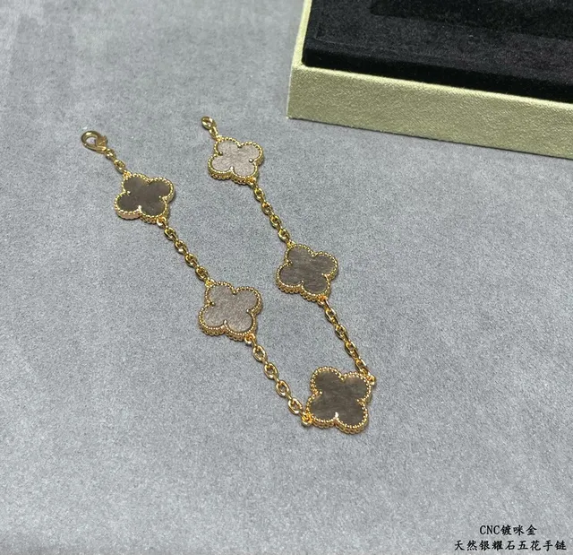 Gold Gray Chain Clover-Shaped Pendants Bracelet 7