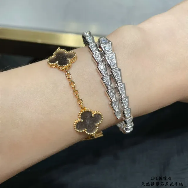 Gold Gray Chain Clover-Shaped Pendants Bracelet 8