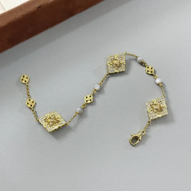 Gold Green Filigree Square Charms Alternating And White Beads Bracelet 4