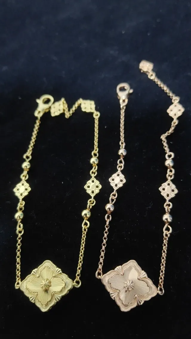 Collier de métal doré avec motifs floraux charms 2