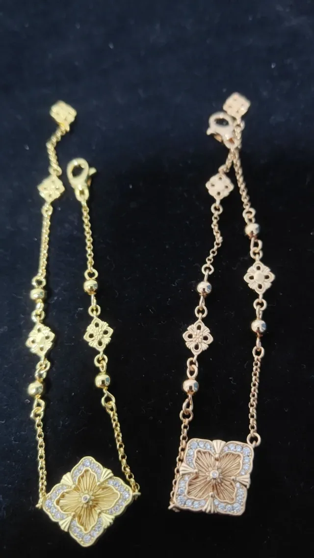 Collier de métal doré avec motifs floraux charms 3