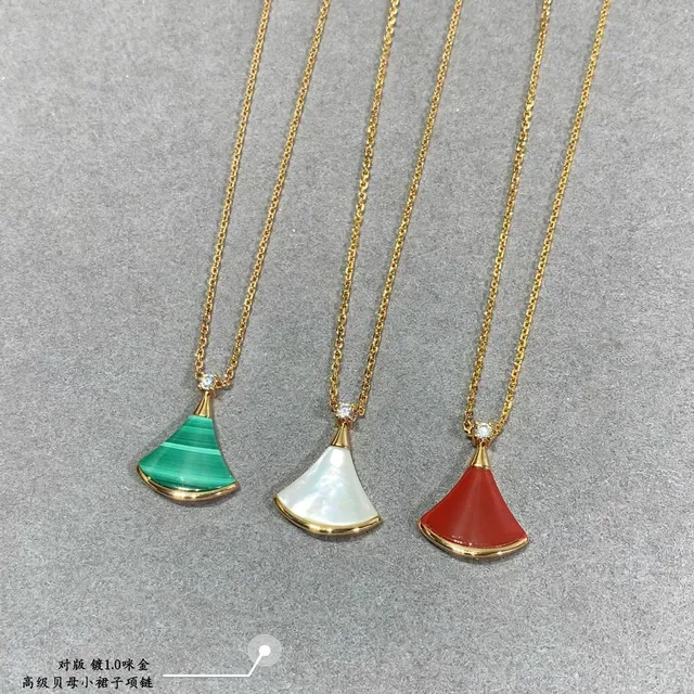 Gold Multicolor Fan-Shaped Pendant Chain Necklace 1