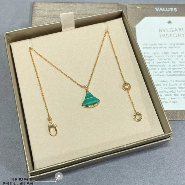 Gold Multicolor Fan-Shaped Pendant Chain Necklace 4