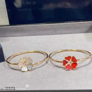 Brazalete de oro rojo con motivo de flor de cinco pétalos