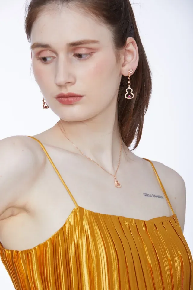 Gold Red Gourd-Shaped Pendant Pavé-Set Stones Necklace 3