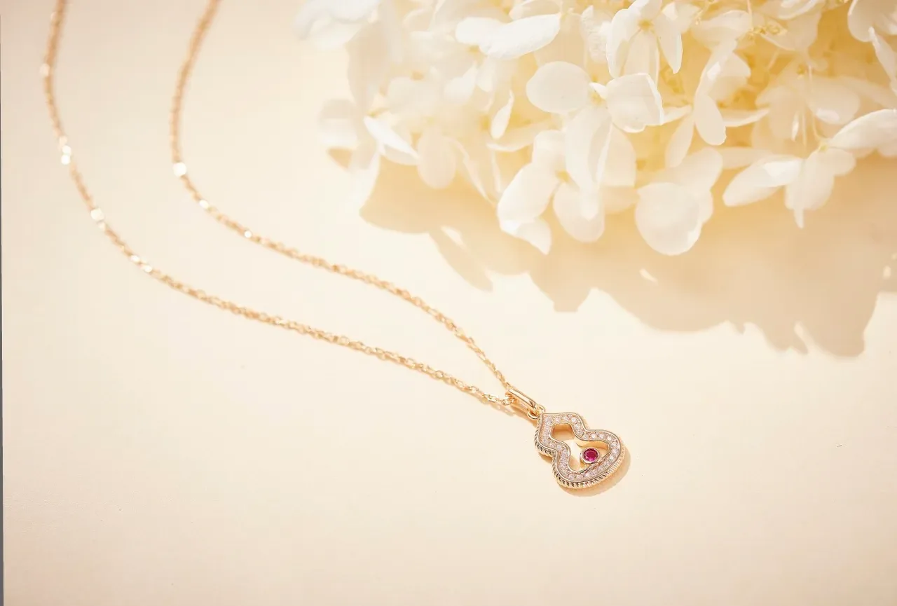 Gold Red Gourd-Shaped Pendant Pavé-Set Stones Necklace 5